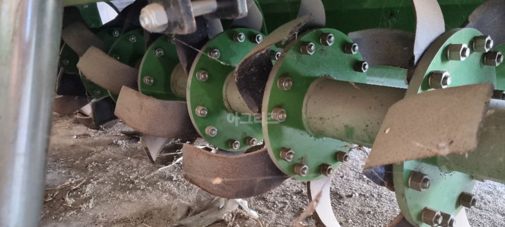  Rotavator T260 (경폭260cm) 뒤우측면