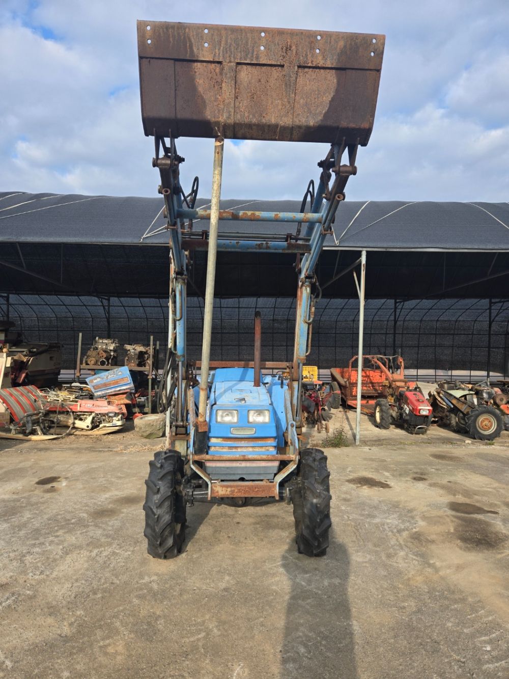 TYM 트랙터 TA2840 (28마력) 앞좌측면