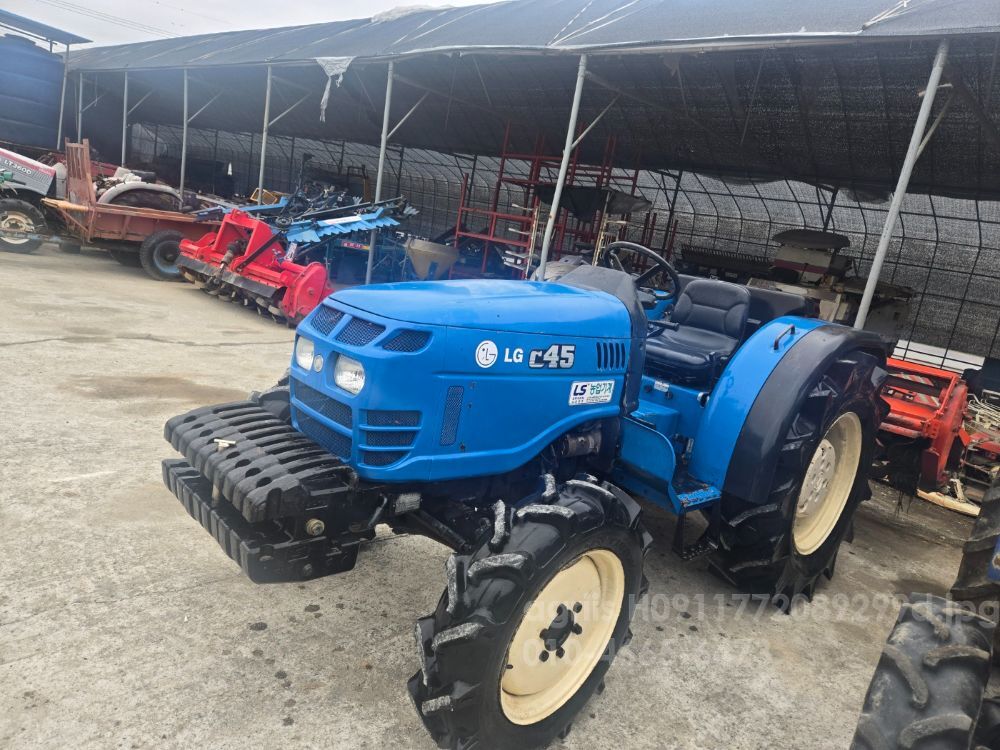 LS Tractor C45 (45hp) 뒤우측면