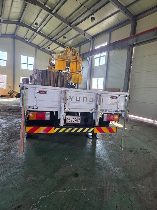 현대 현대메가5톤 미르특장2.1톤 크레인카고트럭 미르특장2.1톤 크레인카고트럭 앞좌측면