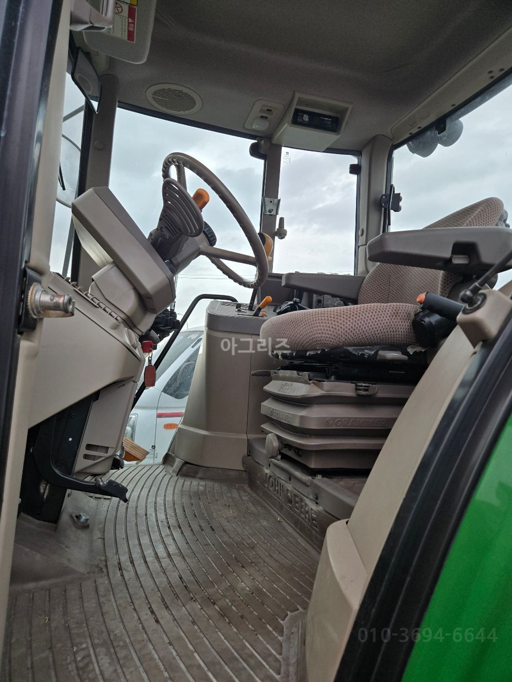 JohnDeere Tractor 6115M (115hp) 뒤우측면