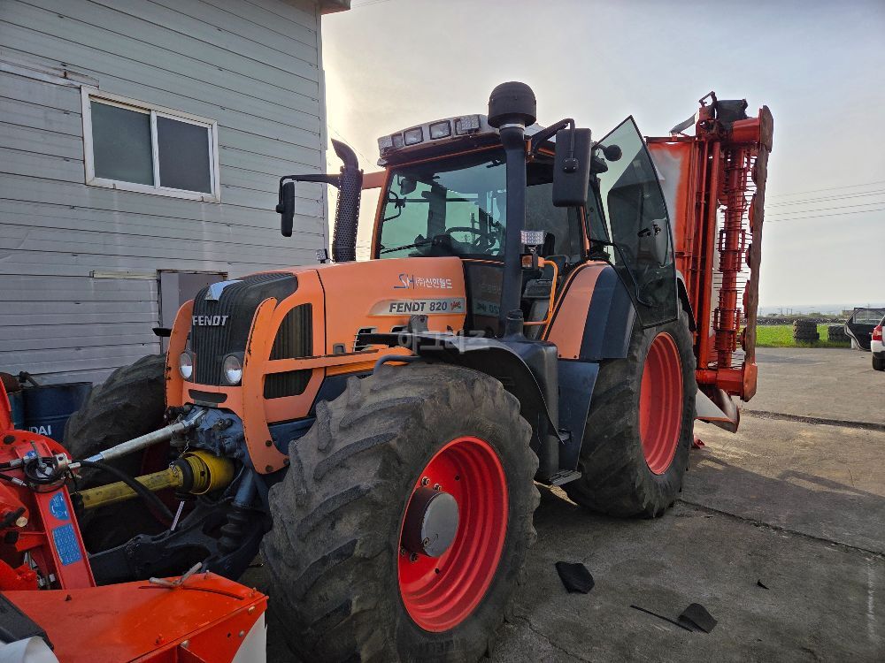 FENDT  트랙터 820 TMS (200마력) 뒤우측면