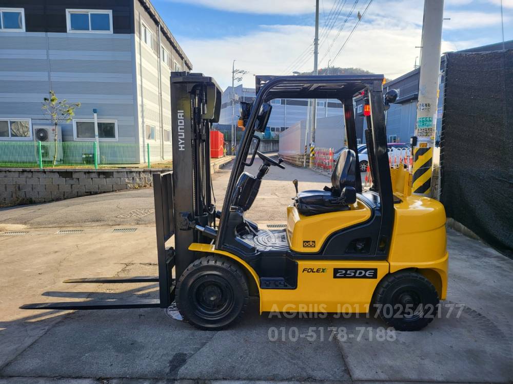 Hyundai Forklift 현대 포렉스 25DE 디젤 2.5톤 중고지게차 올 통타이어  앞좌측면