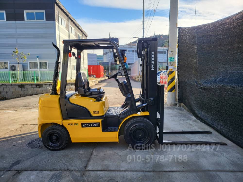 Hyundai Forklift 현대 포렉스 25DE 디젤 2.5톤 중고지게차 올 통타이어  뒤우측면