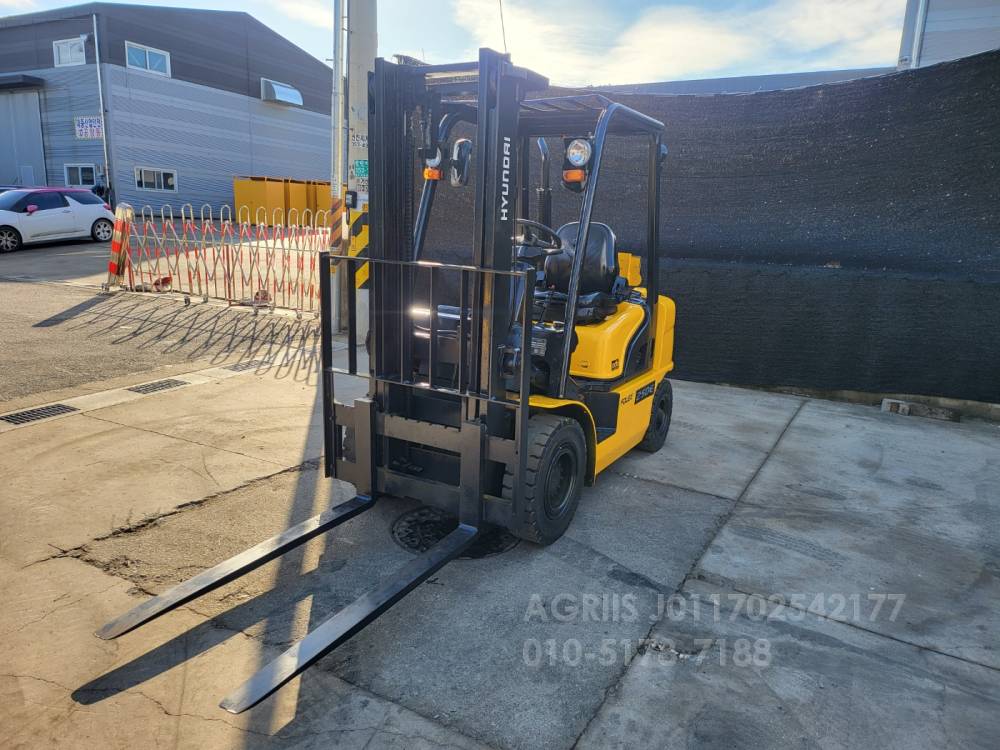 Hyundai Forklift 현대 포렉스 25DE 디젤 2.5톤 중고지게차 올 통타이어  측면