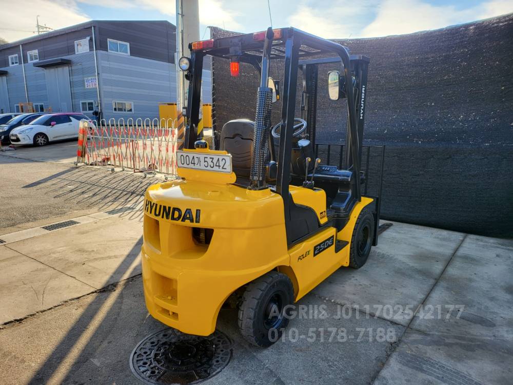 Hyundai Forklift 현대 포렉스 25DE 디젤 2.5톤 중고지게차 올 통타이어  사진 7