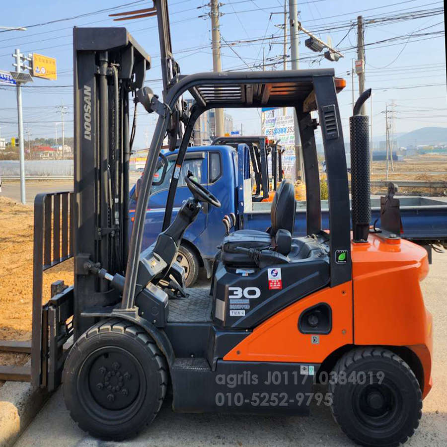  Forklift D30SE-7  앞좌측면