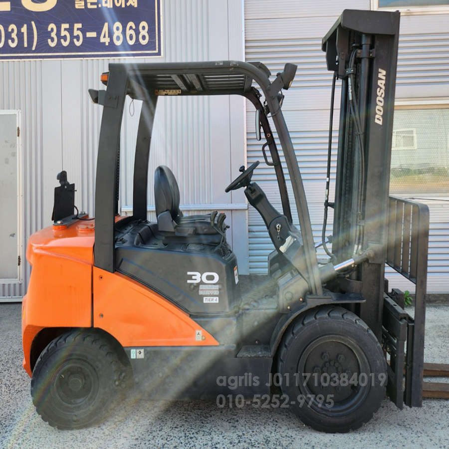  Forklift D30SE-7  뒤우측면