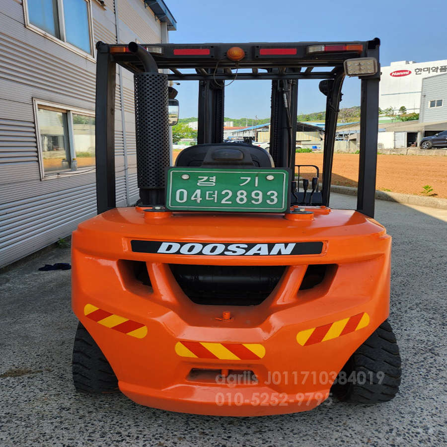  Forklift D30SE-7  측면