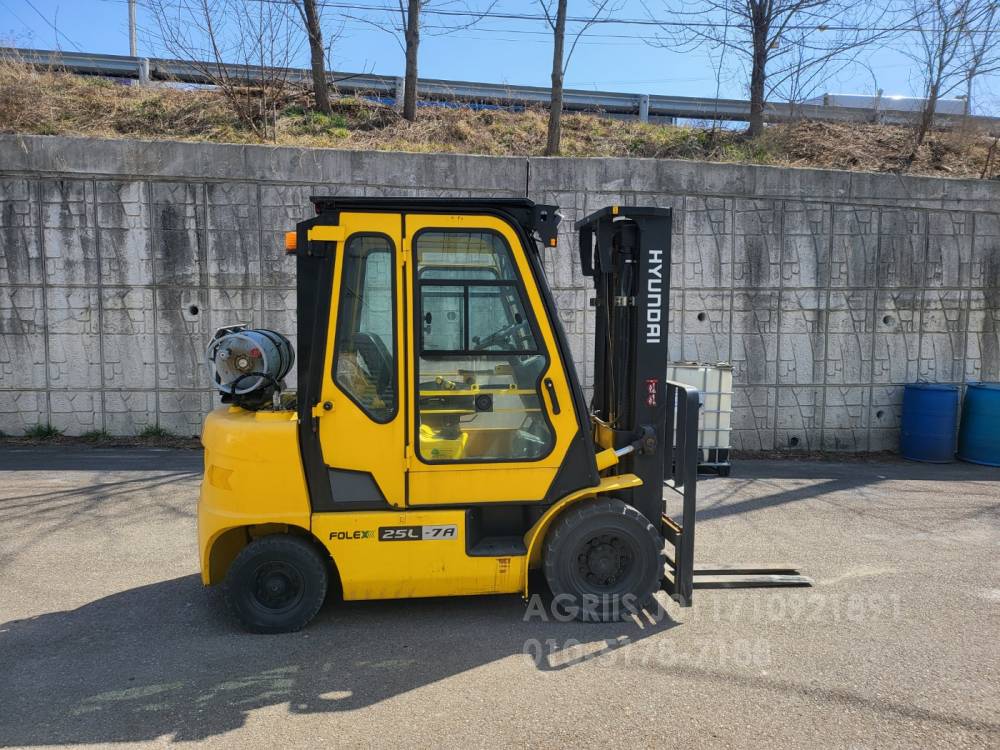 Hyundai Forklift 중고지게차 현대 포렉스 25L-7A  LPG 지게차 자동발캐빈통타이어  앞좌측면