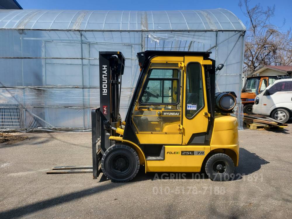 Hyundai Forklift 중고지게차 현대 포렉스 25L-7A  LPG 지게차 자동발캐빈통타이어  뒤우측면