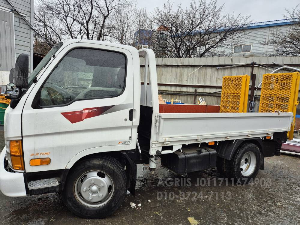 Hyundai Loader 2.5톤 마이티   앞좌측면