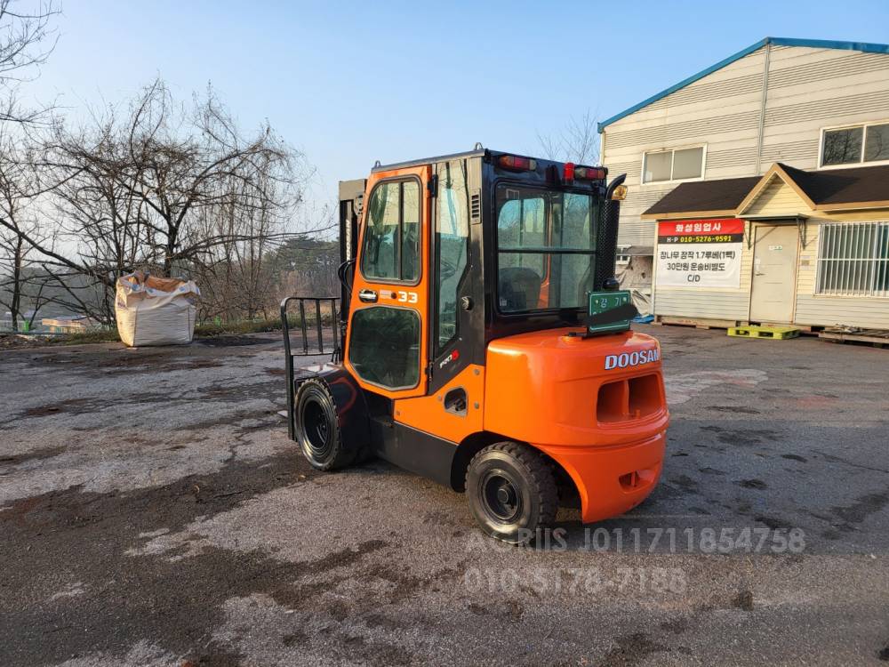 Doosan Forklift 중고지게차 두산 D33S-5 디젤 지게차 3단마스트.편개식자동발.캐빈.더블타이어등  사진 7