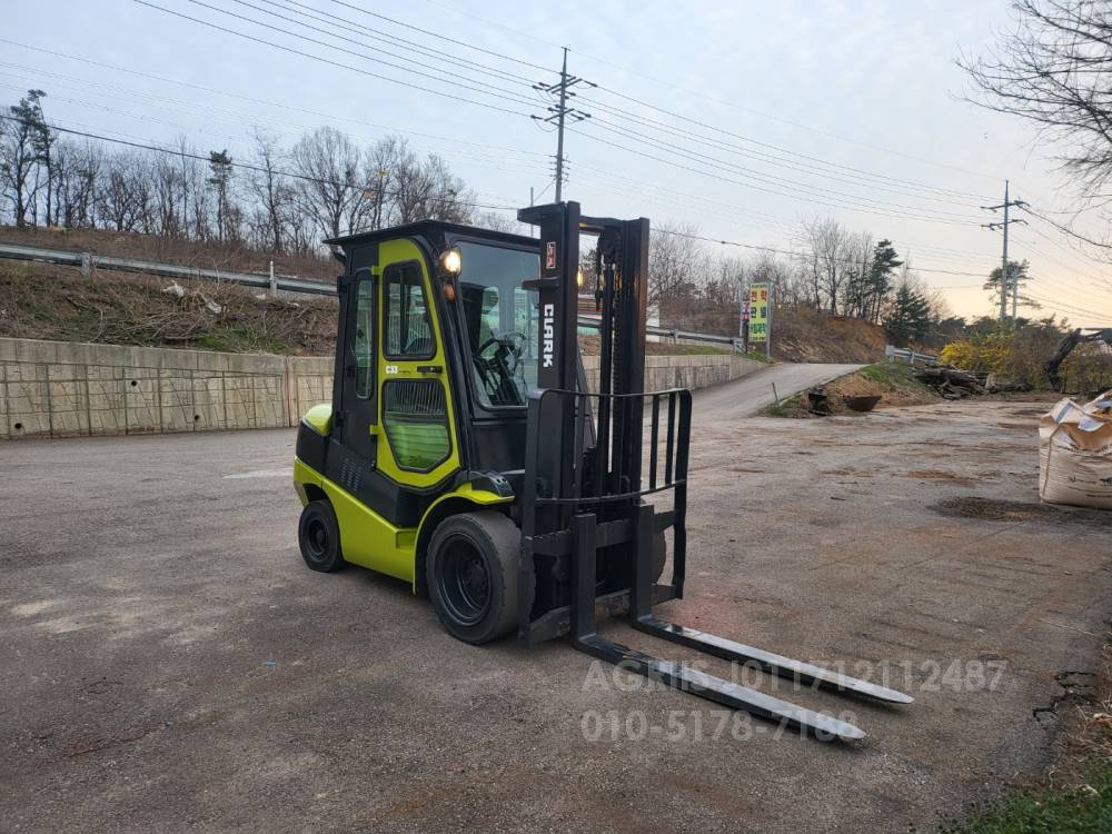 Clark Forklift 중고지게차 클라크 C33D 디젤 3.3톤 지게차 캐빈.통타이어.후방카메라  측면