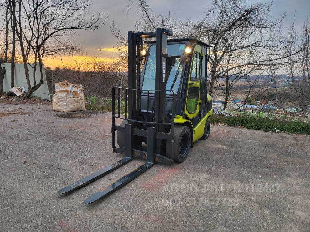 Clark Forklift 중고지게차 클라크 C33D 디젤 3.3톤 지게차 캐빈.통타이어.후방카메라  운전석