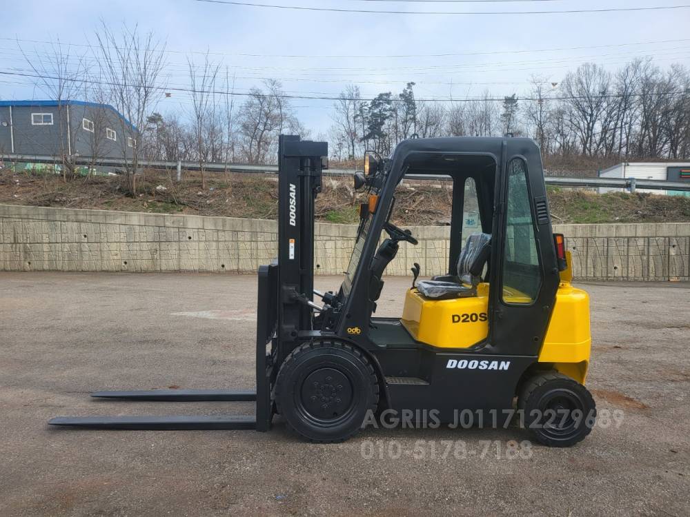 Doosan Forklift 중고지게차 두산 D20S-3 디젤 2톤 지게차  앞좌측면