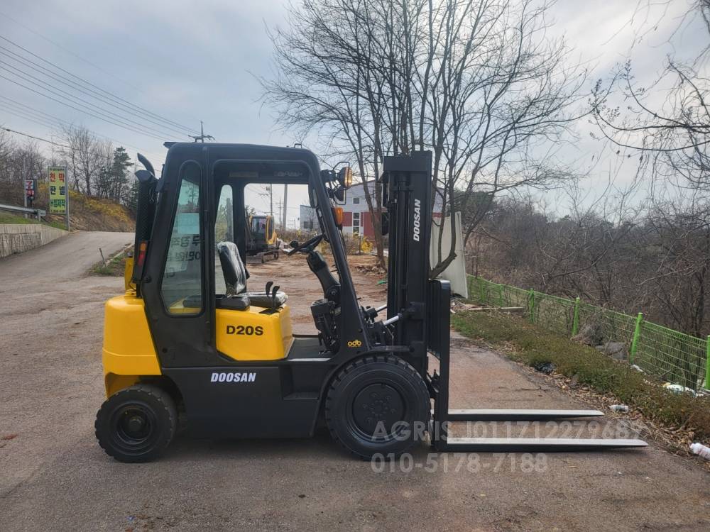 Doosan Forklift 중고지게차 두산 D20S-3 디젤 2톤 지게차  뒤우측면