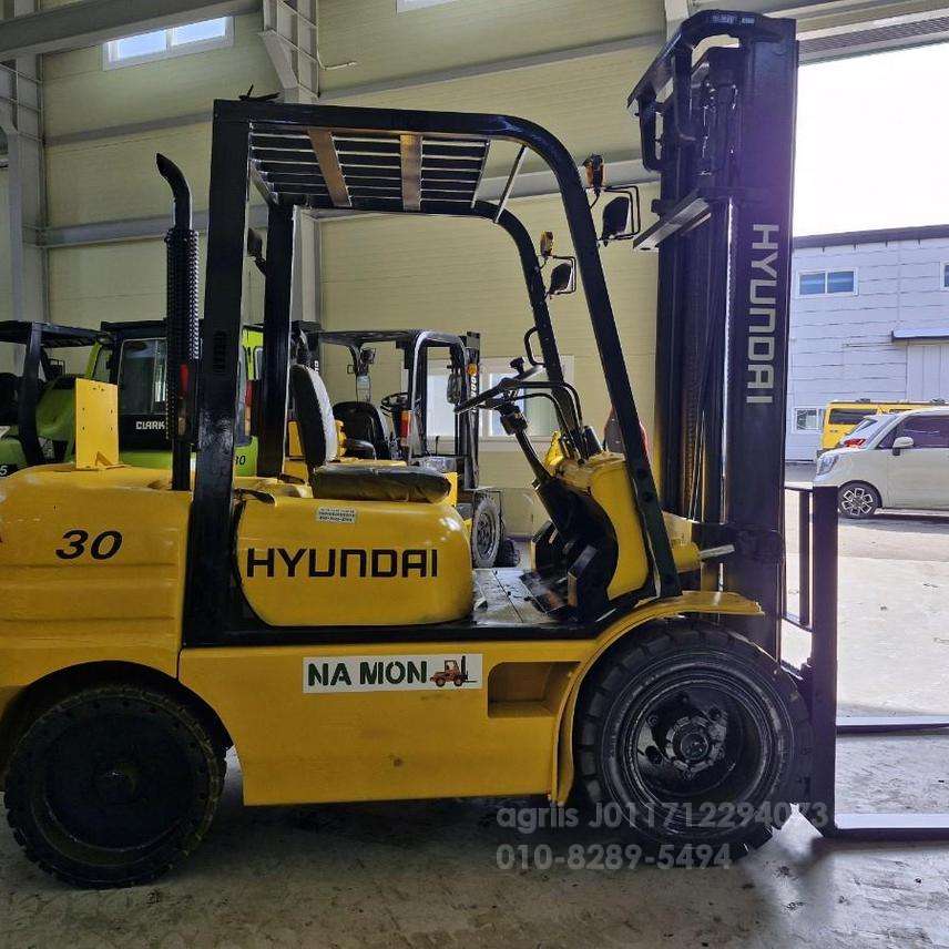 Kukje Forklift 현대 3톤 하이마스타4미터상승 디젤지게차   측면