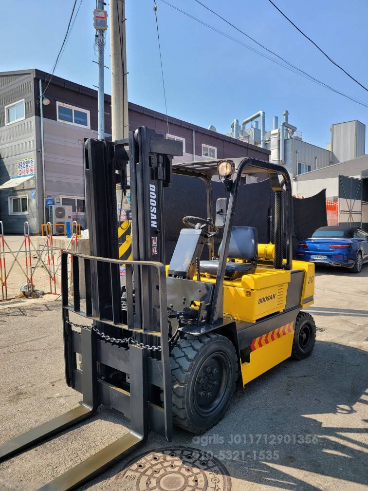 Doosan Forklift 두산LD3톤중고지게차  앞좌측면