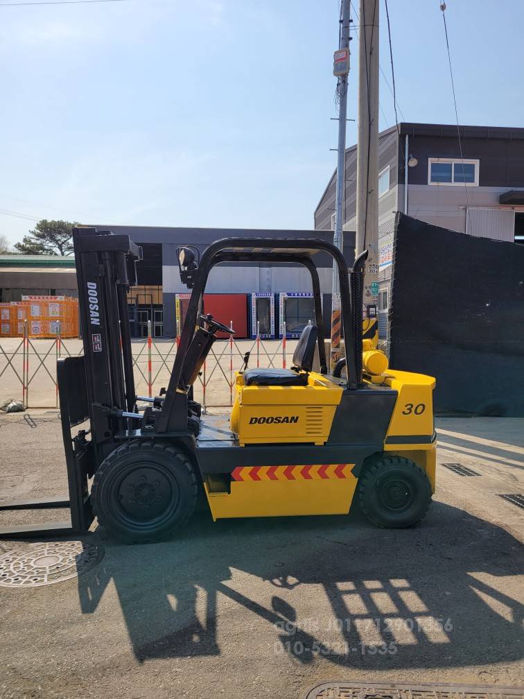 Doosan Forklift 두산LD3톤중고지게차  뒤우측면