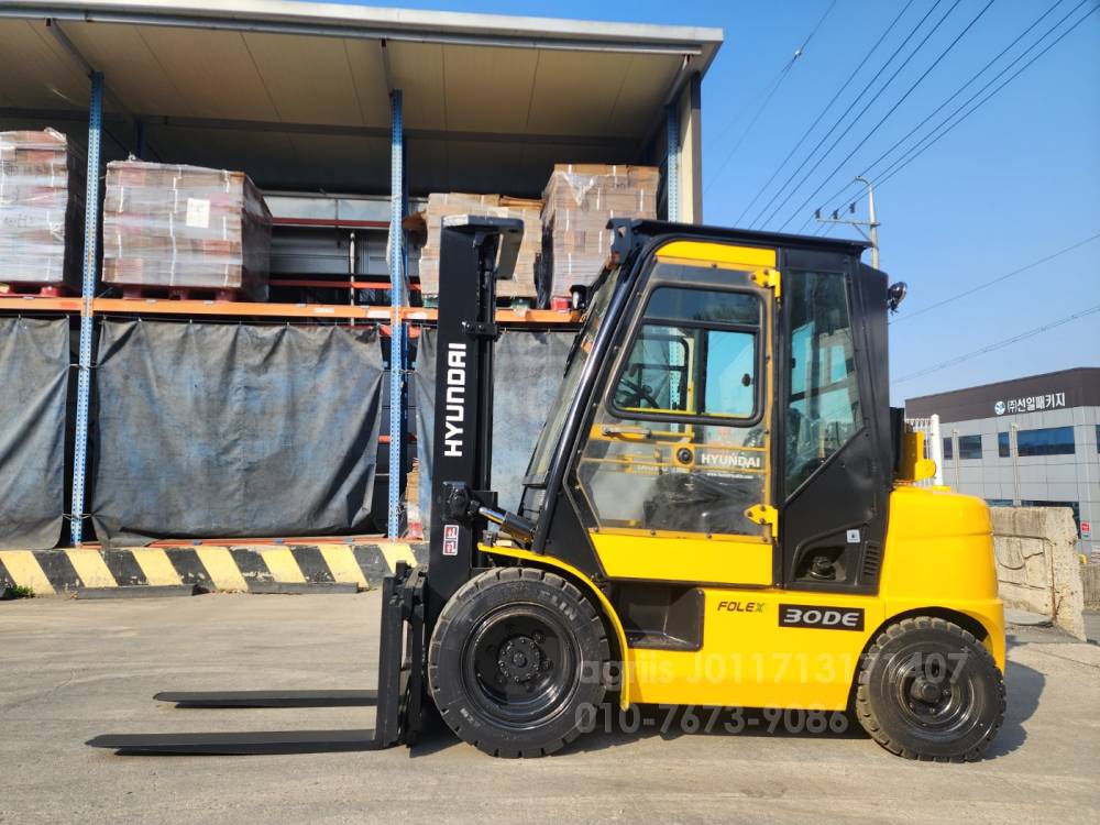 Hyundai Forklift 포렉스 30DE 뿔뿌리 사이드 캐빈식 통타이어  뒤우측면