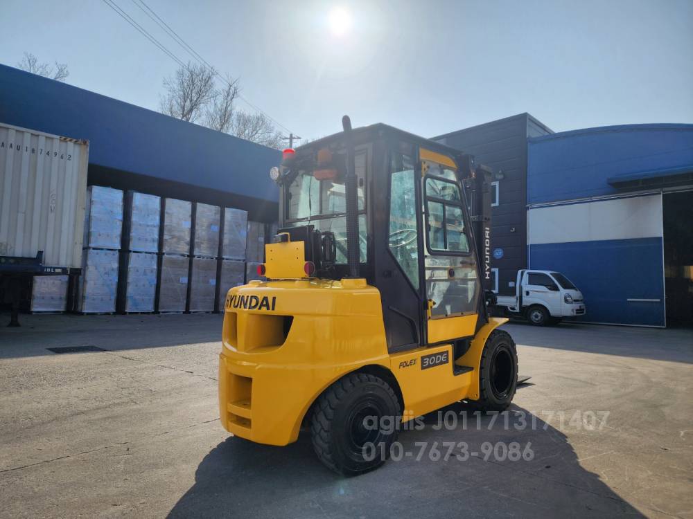 Hyundai Forklift 포렉스 30DE 뿔뿌리 사이드 캐빈식 통타이어  운전석