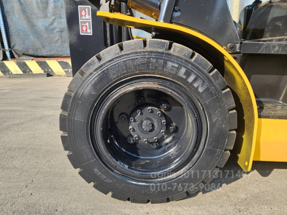 Hyundai Forklift 포렉스 30DE 뿔뿌리 사이드 캐빈식 통타이어  사진 8