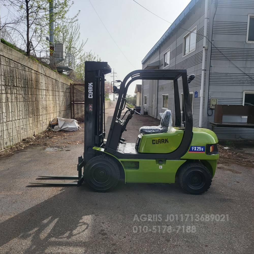 Clark Forklift 중고지게차 클라크 FX253D 디젤 지게차3단.통타이어  앞좌측면