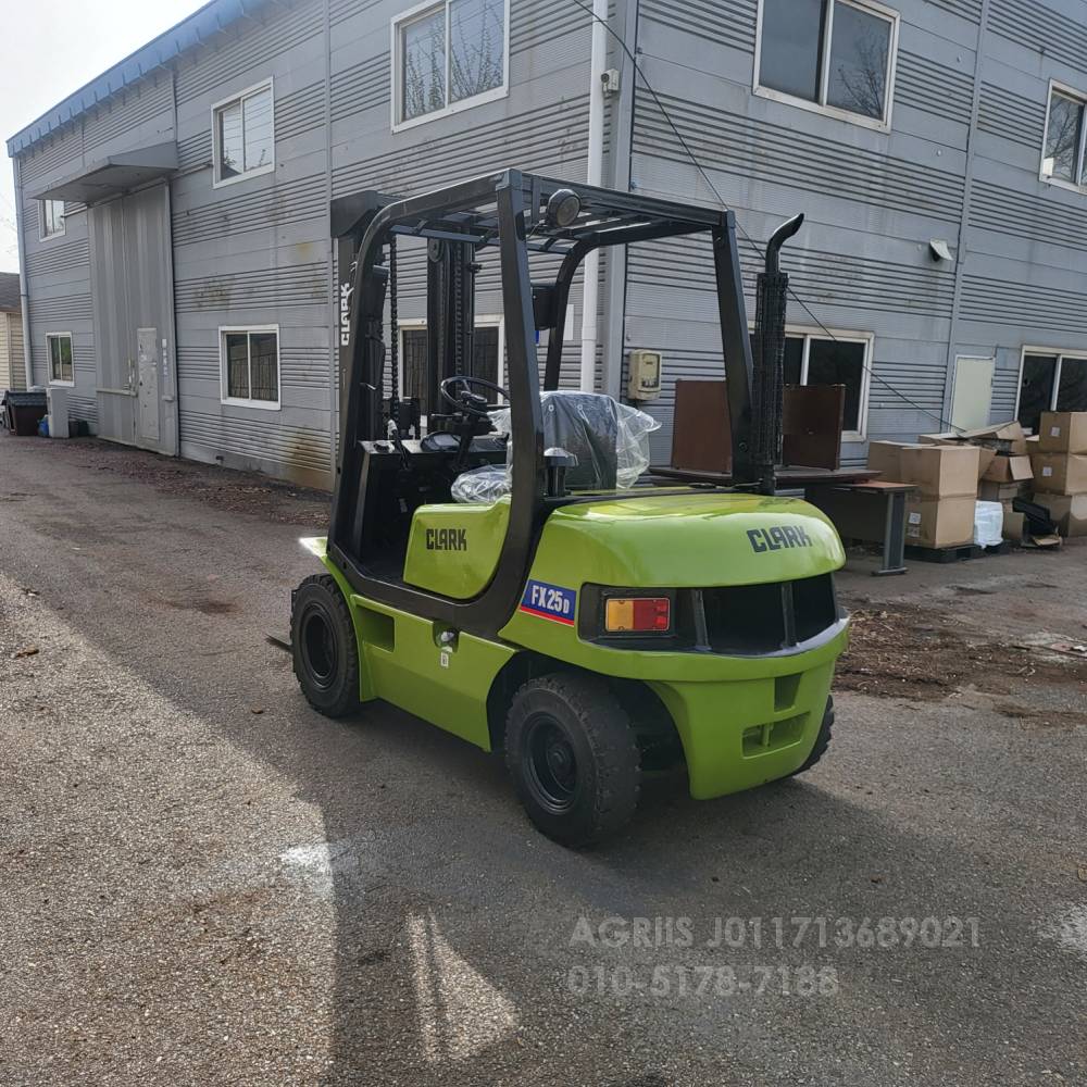 Clark Forklift 중고지게차 클라크 FX253D 디젤 지게차3단.통타이어  엔진내부