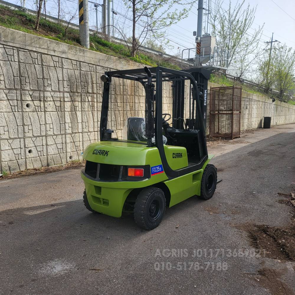 Clark Forklift 중고지게차 클라크 FX253D 디젤 지게차3단.통타이어  사진 6