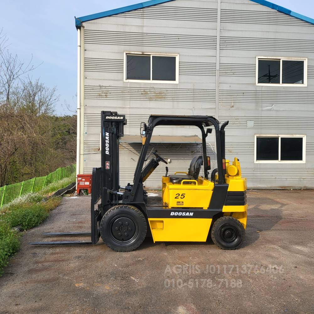 Doosan Forklift 중고지게차 두산 LD25S-2 디젤 2.5톤 지게차  앞좌측면