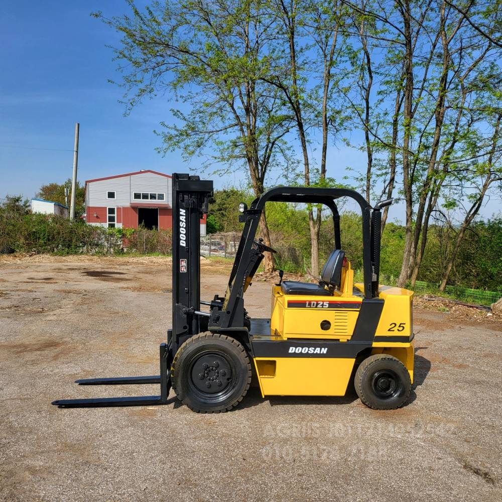 Doosan Forklift 중고지게차  두산 LD25S 디젤 2.5톤 지게차  뒤우측면