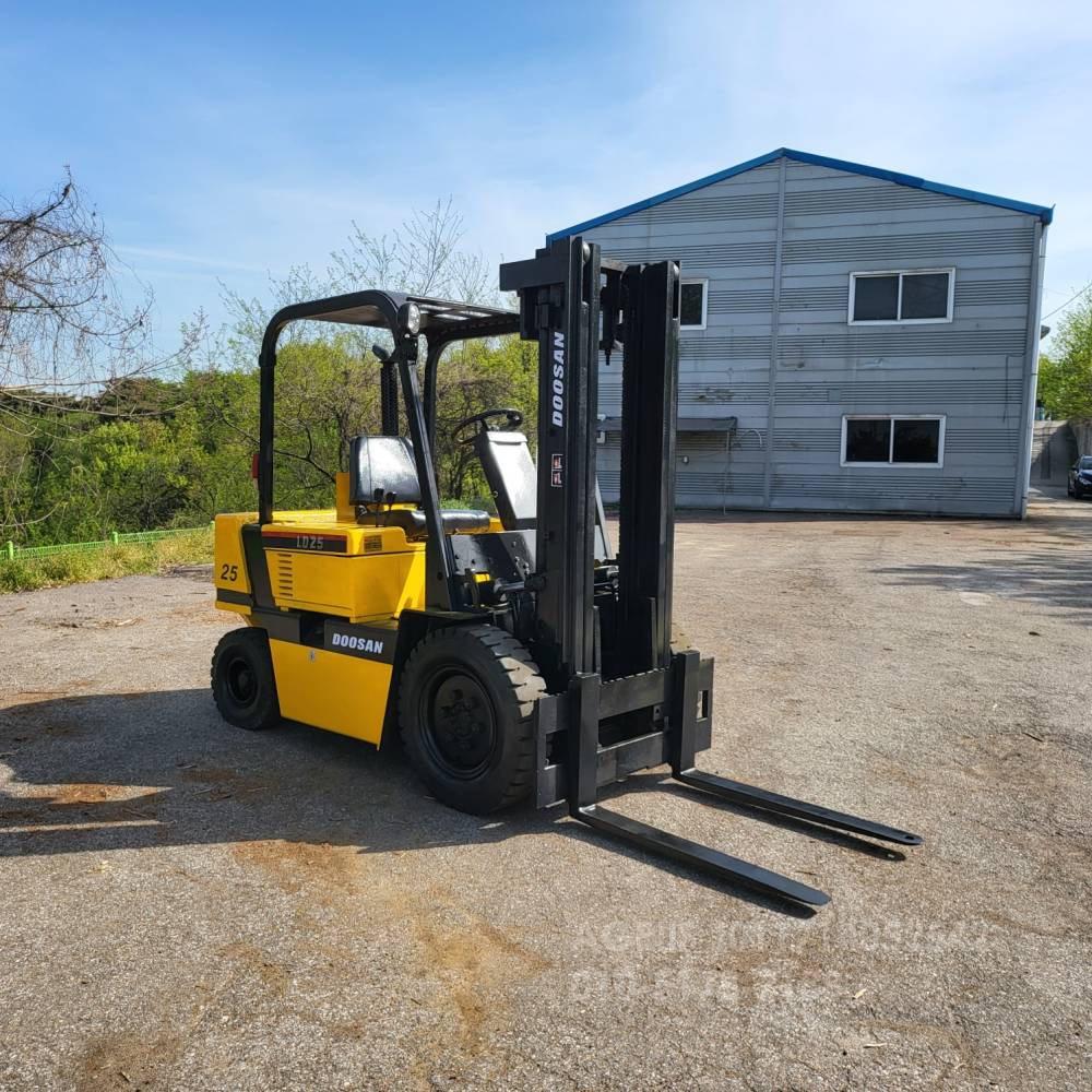 Doosan Forklift 중고지게차  두산 LD25S 디젤 2.5톤 지게차  운전석