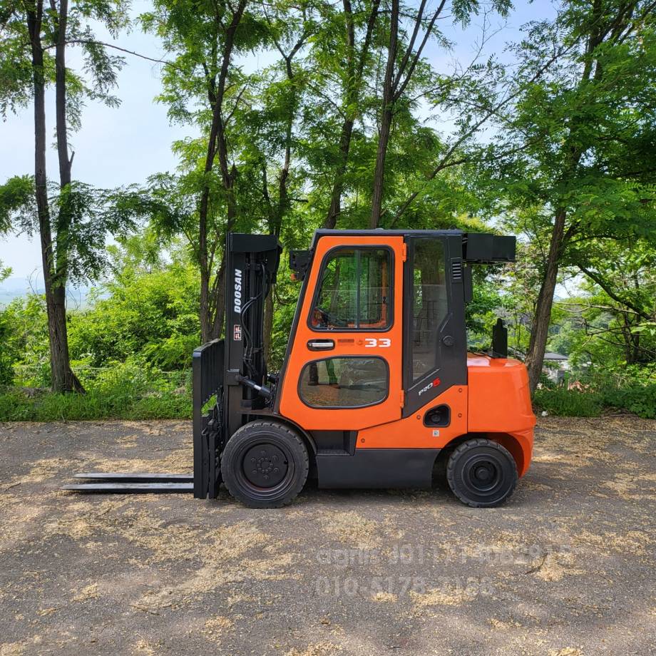 Doosan Forklift 중고지게차 D33S-5 디젤 지게차  3단마스트 편개식자동발 캐빈  앞좌측면