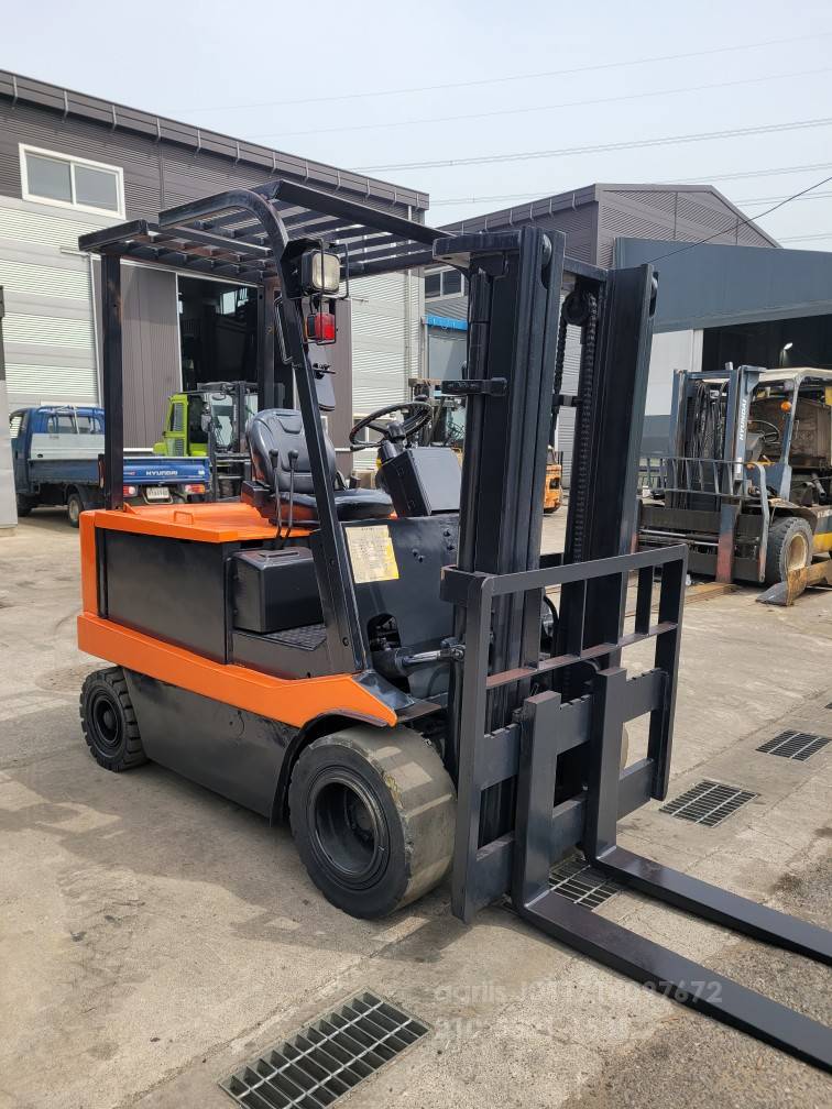  Forklift 3톤전동지게차  운전석