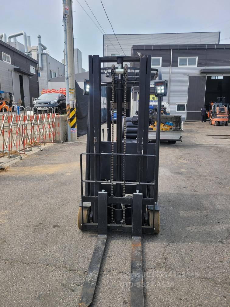  Forklift 18년식1톤전동지게차  측면