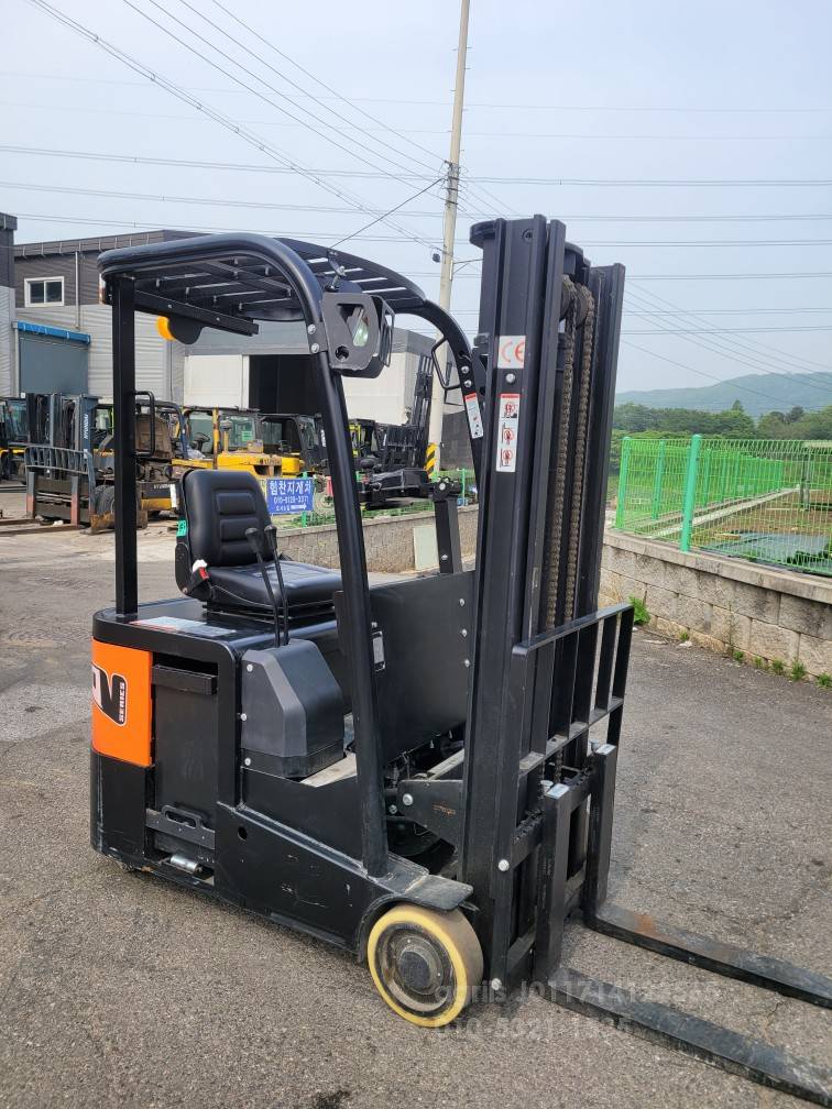  Forklift 18년식1톤전동지게차  운전석