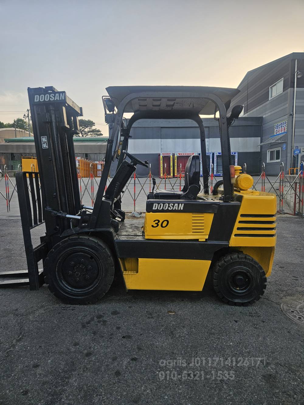 Doosan Forklift 두산LD3톤중고지게차  뒤우측면