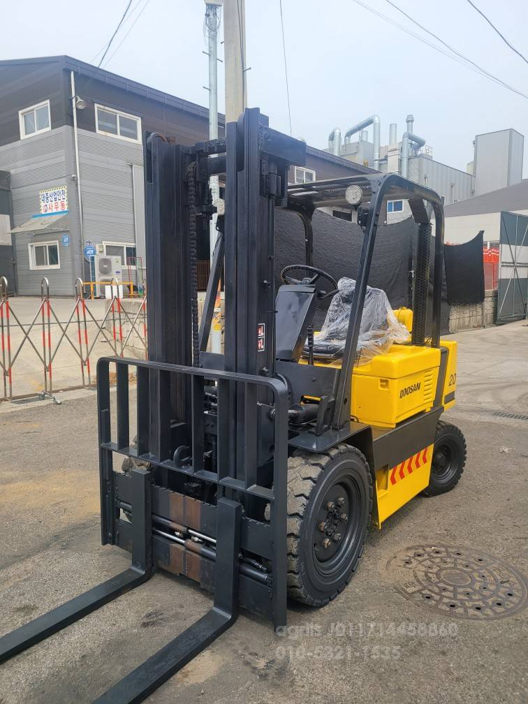 Doosan Forklift 두산LD2톤자동발중고지게차  앞좌측면