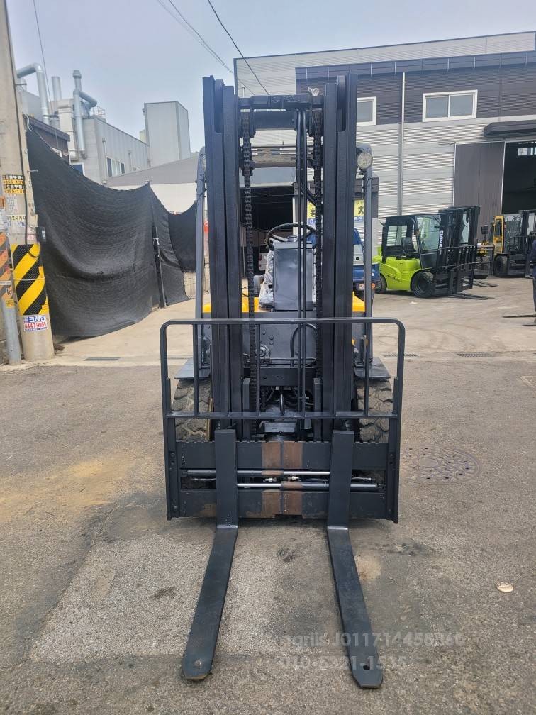 Doosan Forklift 두산LD2톤자동발중고지게차  측면