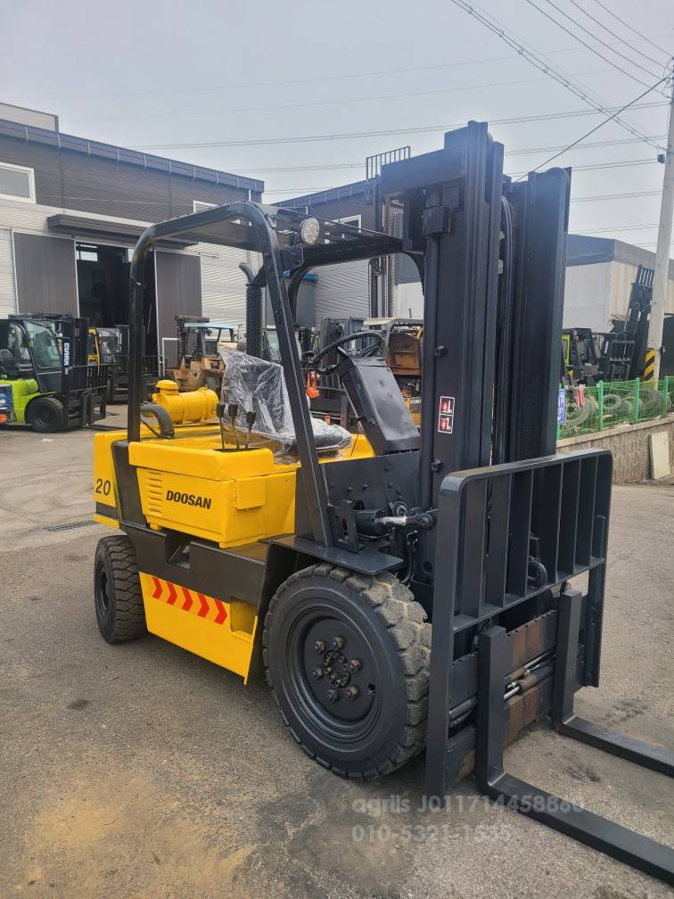 Doosan Forklift 두산LD2톤자동발중고지게차  운전석