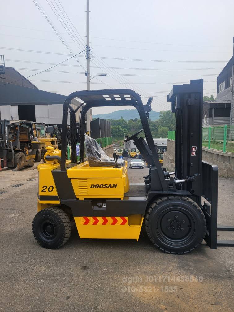 Doosan Forklift 두산LD2톤자동발중고지게차  엔진내부