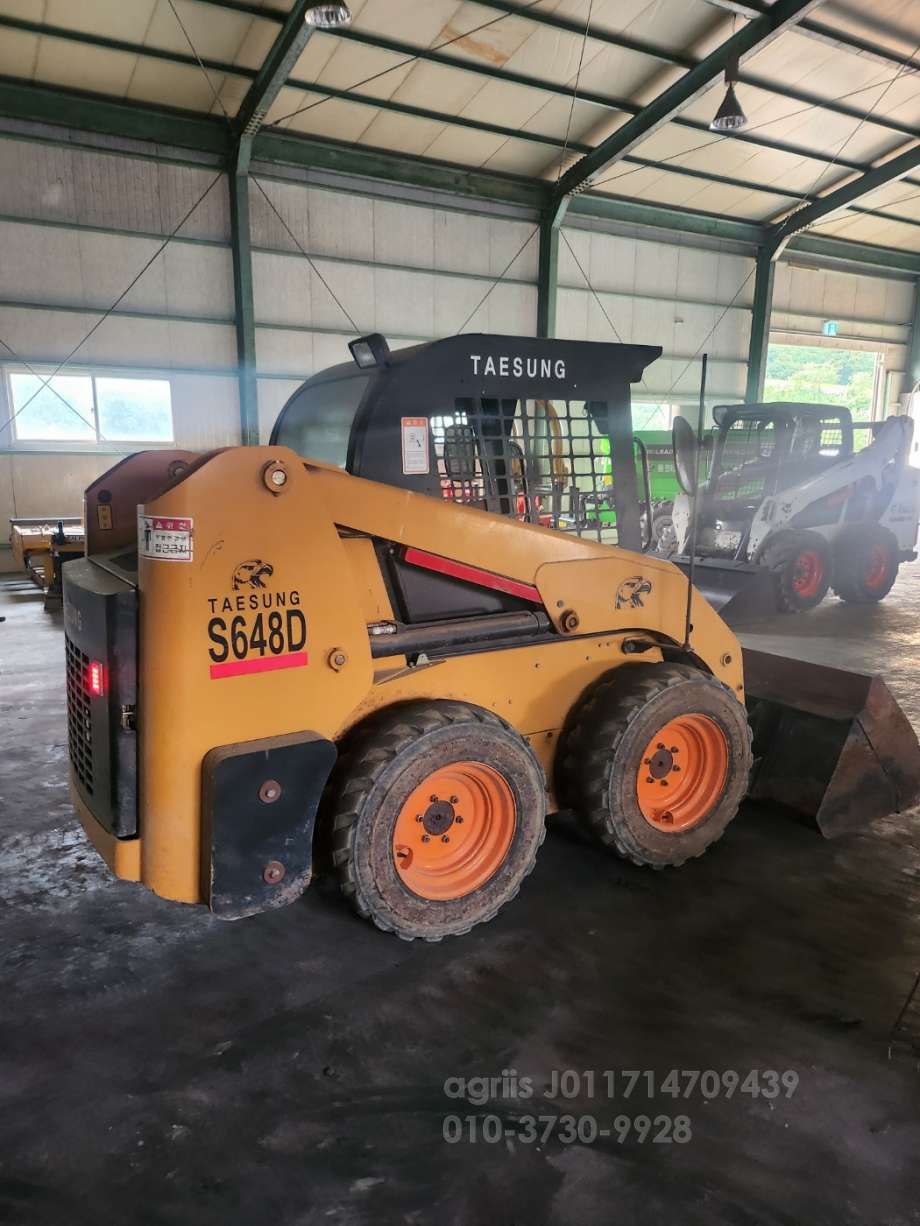  Skid steer loader 스키드로더S648D  측면