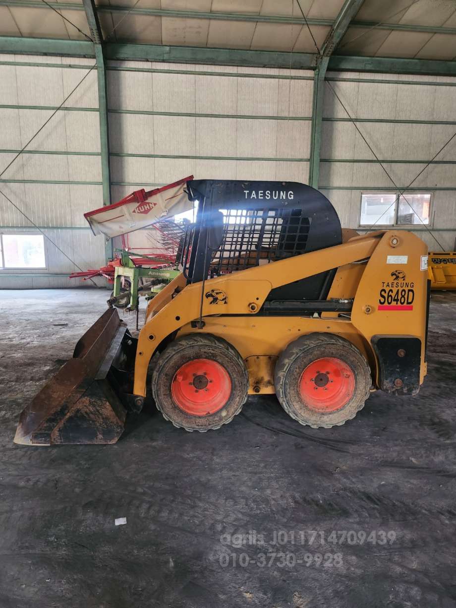  Skid steer loader 스키드로더S648D  엔진내부