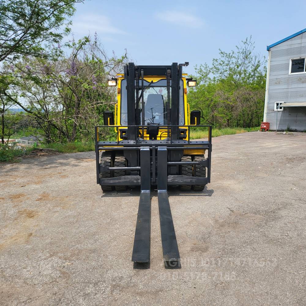 Doosan Forklift 중고지게차 D70S 디젤 7톤 지게차 자동발.캐빈.장발포크등 풀옵션  엔진내부