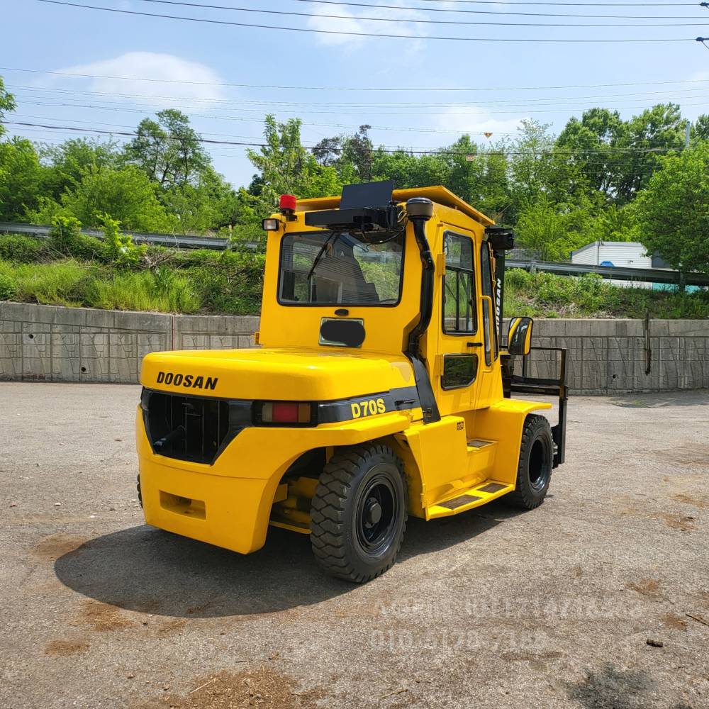 Doosan Forklift 중고지게차 D70S 디젤 7톤 지게차 자동발.캐빈.장발포크등 풀옵션  사진 6