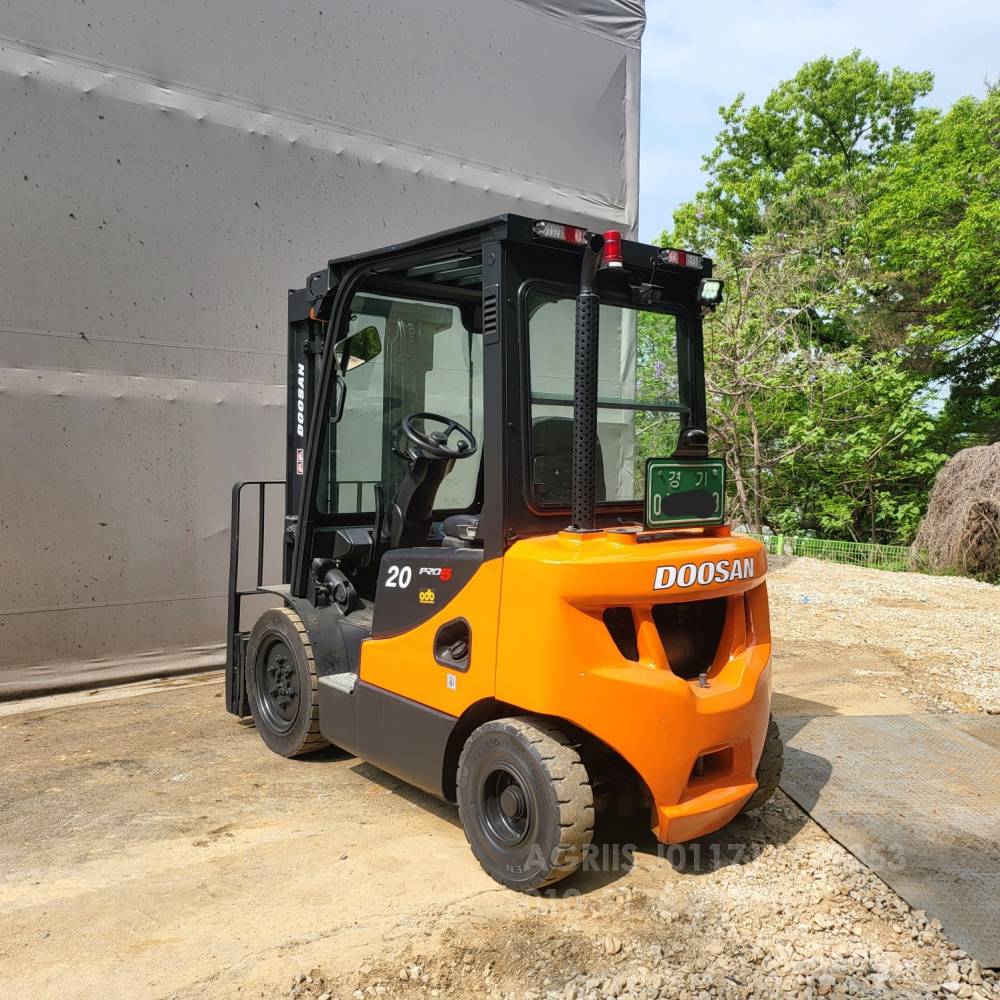 Doosan Forklift 중고지게차 두산 D20SE-7 디젤 2톤 지게차 자동발 통타이어  사진 6