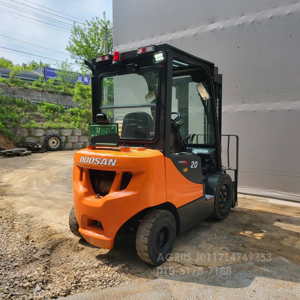 Doosan Forklift 중고지게차 두산 D20SE-7 디젤 2톤 지게차 자동발 통타이어  사진 7