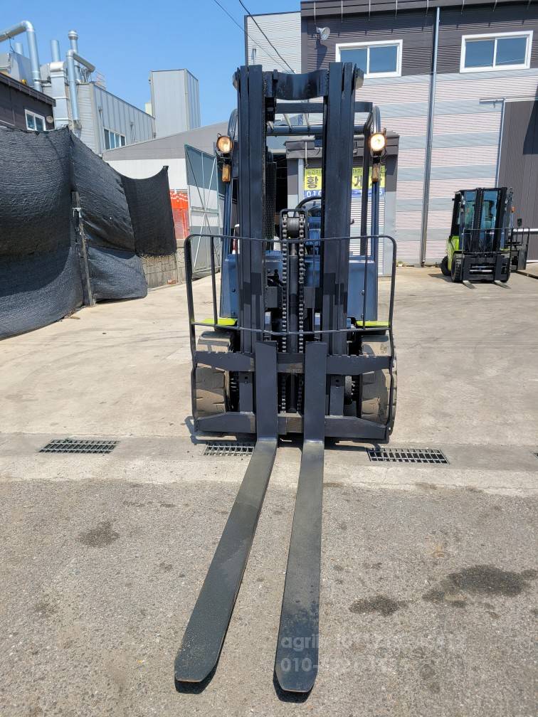 Clark Forklift GTS3.3톤3단마스트중고지게차  측면