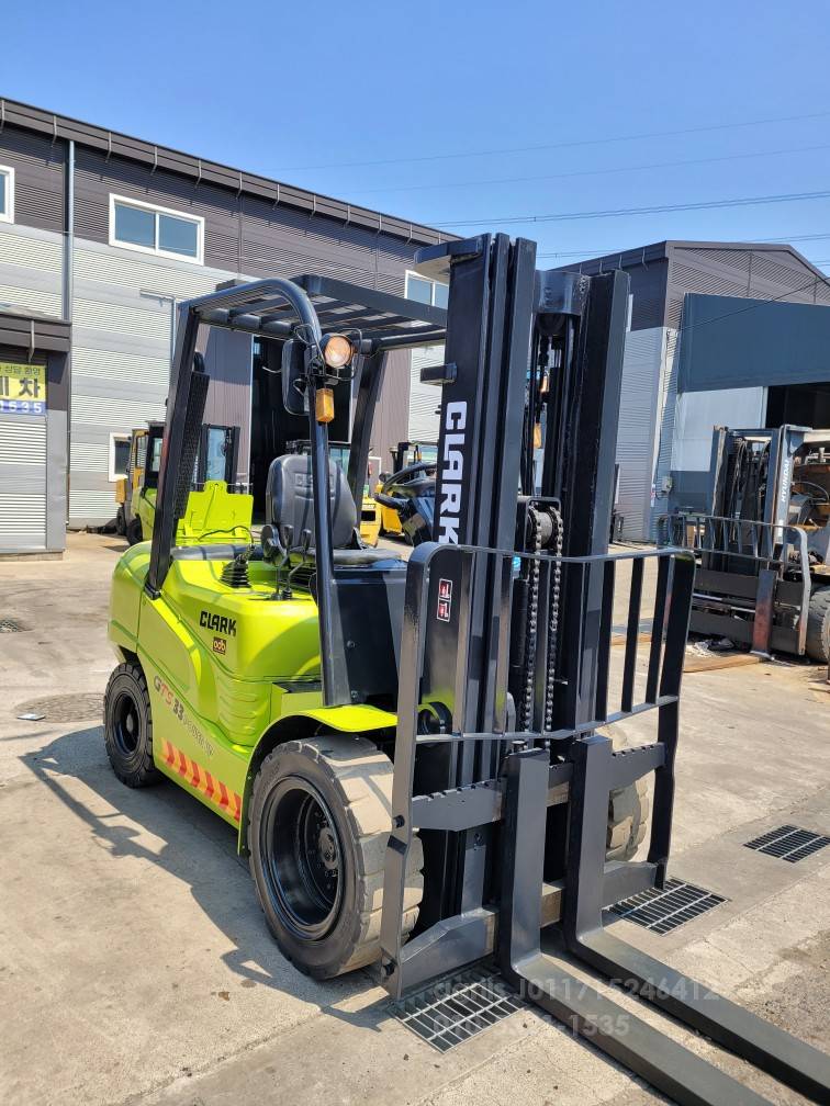 Clark Forklift GTS3.3톤3단마스트중고지게차  운전석